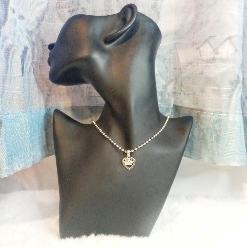 💮3/$20💮 Silver Heart & Crown Necklace
